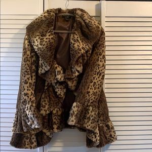 No closure,  throw over any  outfit and Shazam! 🔥